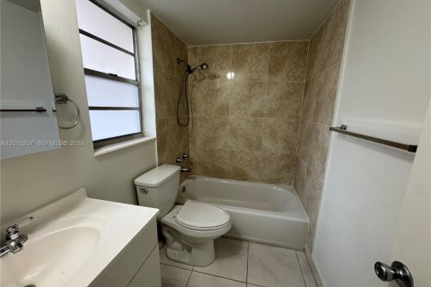 Condo in Miami, Florida, 1 bedroom № 2072909 - photo 5