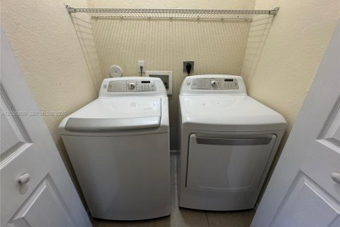 Touwnhouse à louer à Homestead, Floride: 3 chambres, 151.24 m2 № 2385300 - photo 20