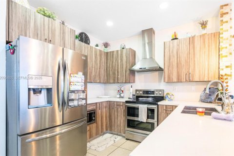 Touwnhouse à louer à Homestead, Floride: 3 chambres, 151.24 m2 № 2385300 - photo 6