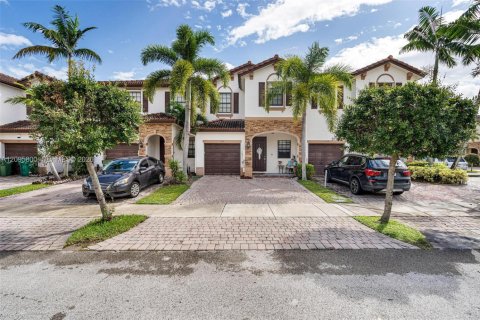 Touwnhouse à louer à Homestead, Floride: 3 chambres, 151.24 m2 № 2385300 - photo 2