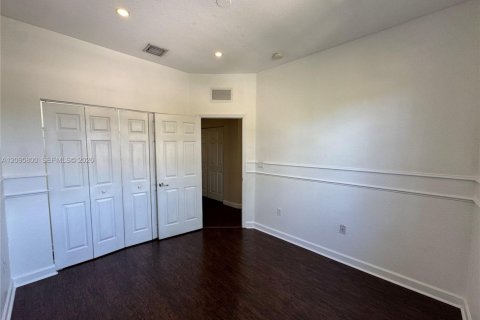 Touwnhouse à louer à Homestead, Floride: 3 chambres, 151.24 m2 № 2385300 - photo 21