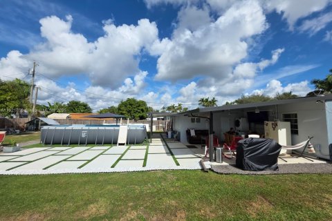 Casa en venta en Homestead, Florida, 4 dormitorios, 155.52 m2 № 1975929 - foto 6