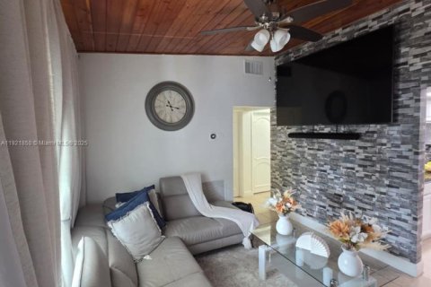 Casa en venta en Homestead, Florida, 4 dormitorios, 155.52 m2 № 1975929 - foto 12