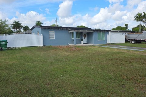 Casa en venta en Homestead, Florida, 4 dormitorios, 155.52 m2 № 1975929 - foto 2