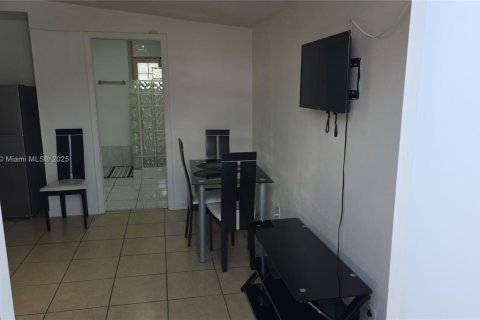 Casa en venta en Homestead, Florida, 4 dormitorios, 155.52 m2 № 1975929 - foto 14