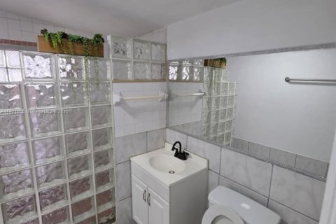 Casa en venta en Homestead, Florida, 4 dormitorios, 155.52 m2 № 1975929 - foto 16