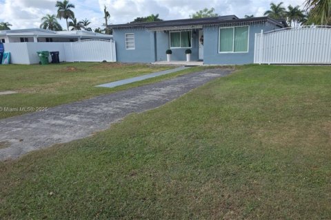 Casa en venta en Homestead, Florida, 4 dormitorios, 155.52 m2 № 1975929 - foto 1