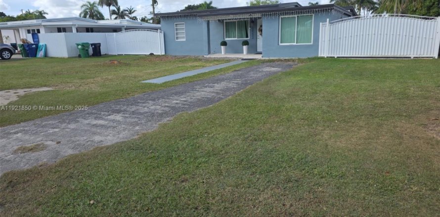 Casa en Homestead, Florida 4 dormitorios, 155.52 m2 № 1975929