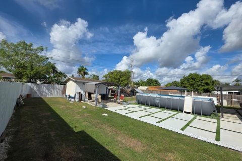Casa en venta en Homestead, Florida, 4 dormitorios, 155.52 m2 № 1975929 - foto 5