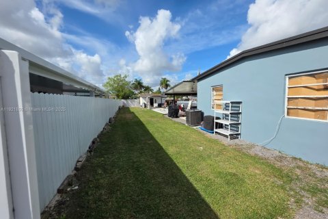 Casa en venta en Homestead, Florida, 4 dormitorios, 155.52 m2 № 1975929 - foto 4