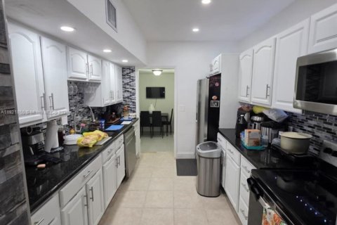 Casa en venta en Homestead, Florida, 4 dormitorios, 155.52 m2 № 1975929 - foto 11
