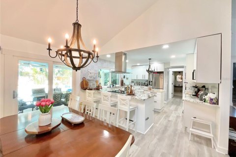 House in Tarpon Springs, Florida 5 bedrooms, 277.31 sq.m. № 1750261 - photo 8