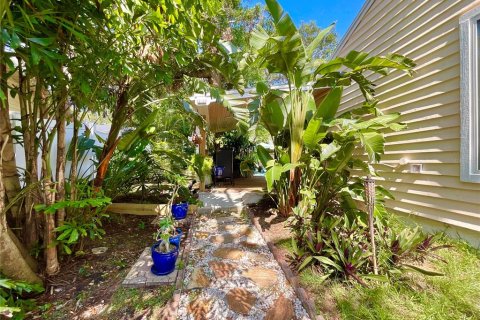 House in Tarpon Springs, Florida 5 bedrooms, 277.31 sq.m. № 1750261 - photo 2