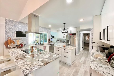 House in Tarpon Springs, Florida 5 bedrooms, 277.31 sq.m. № 1750261 - photo 9
