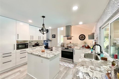 House in Tarpon Springs, Florida 5 bedrooms, 277.31 sq.m. № 1750261 - photo 11