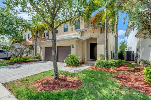 House in Doral, Florida 5 bedrooms, 293.57 sq.m. № 2252050 - photo 13
