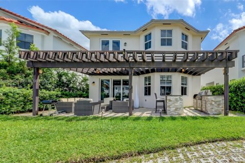 House in Doral, Florida 5 bedrooms, 293.57 sq.m. № 2252050 - photo 12