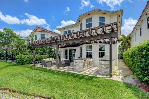 House in Doral, Florida 5 bedrooms, 293.57 sq.m. № 2252050 - photo 8