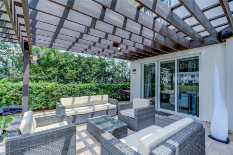 House in Doral, Florida 5 bedrooms, 293.57 sq.m. № 2252050 - photo 9