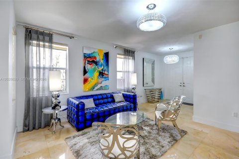 House in Doral, Florida 5 bedrooms, 293.57 sq.m. № 2252050 - photo 20