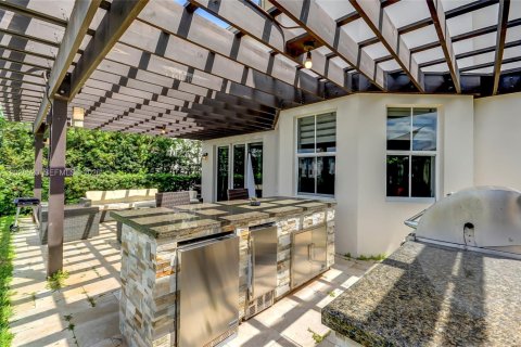 House in Doral, Florida 5 bedrooms, 293.57 sq.m. № 2252050 - photo 5