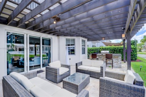 House in Doral, Florida 5 bedrooms, 293.57 sq.m. № 2252050 - photo 16