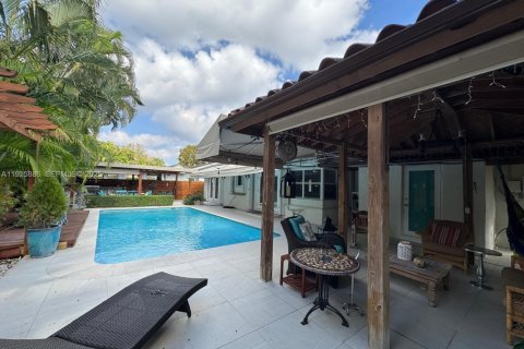 Casa en alquiler en Miami, Florida, 3 dormitorios, 188.41 m2 № 1986518 - foto 21