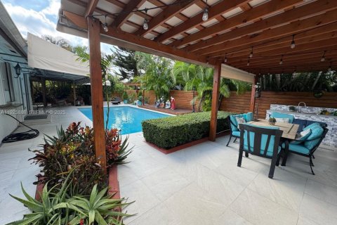 Casa en alquiler en Miami, Florida, 3 dormitorios, 188.41 m2 № 1986518 - foto 22