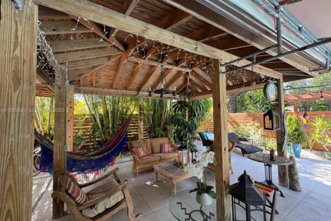 Casa en alquiler en Miami, Florida, 3 dormitorios, 188.41 m2 № 1986518 - foto 18