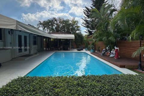 Casa en alquiler en Miami, Florida, 3 dormitorios, 188.41 m2 № 1986518 - foto 23