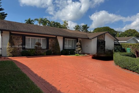Casa en alquiler en Miami, Florida, 3 dormitorios, 188.41 m2 № 1986518 - foto 3