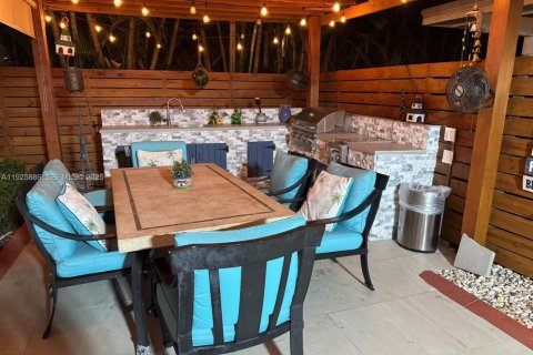 Casa en alquiler en Miami, Florida, 3 dormitorios, 188.41 m2 № 1986518 - foto 13