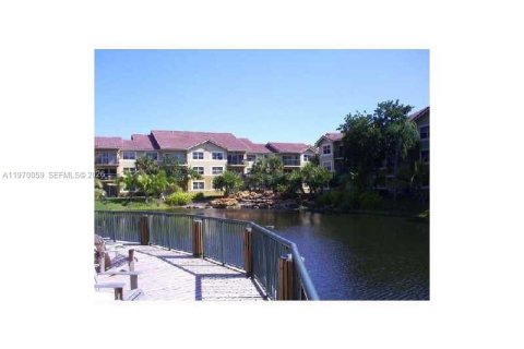 Condominio en alquiler en Coral Springs, Florida, 2 dormitorios, 91.42 m2 № 2030875 - foto 2