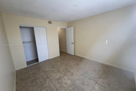 Condominio en alquiler en Coral Springs, Florida, 2 dormitorios, 91.42 m2 № 2030875 - foto 13