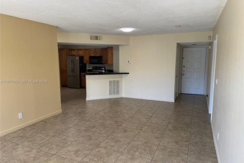 Condominio en alquiler en Coral Springs, Florida, 2 dormitorios, 91.42 m2 № 2030875 - foto 7