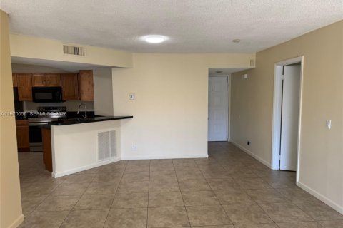 Condominio en alquiler en Coral Springs, Florida, 2 dormitorios, 91.42 m2 № 2030875 - foto 8