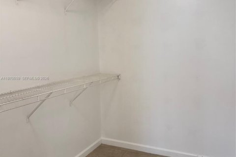 Condominio en alquiler en Coral Springs, Florida, 2 dormitorios, 91.42 m2 № 2030875 - foto 11