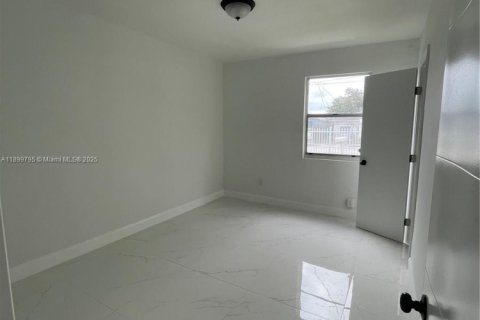 Casa en alquiler en Miami, Florida, 3 dormitorios, 99.41 m2 № 1952000 - foto 16