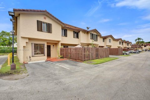 Adosado en venta en Miami, Florida, 2 dormitorios, 120.77 m2 № 1932456 - foto 2