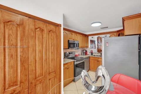 Adosado en venta en Miami, Florida, 2 dormitorios, 120.77 m2 № 1932456 - foto 22