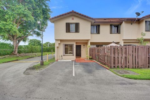 Adosado en Miami, Florida 2 dormitorios, 120.77 m2 № 1932456