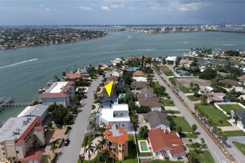 Casa en venta en Tierra Verde, Florida, 4 dormitorios, 315.87 m2 № 2290973 - foto 9