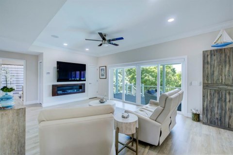 Casa en venta en Tierra Verde, Florida, 4 dormitorios, 315.87 m2 № 2290973 - foto 19