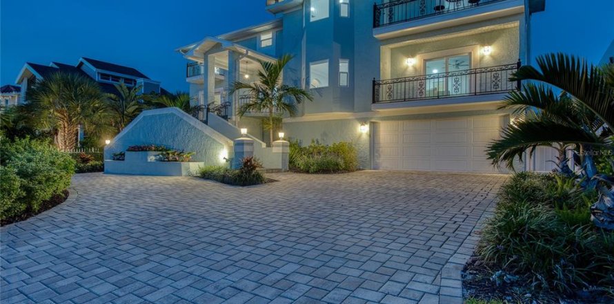 Casa en Tierra Verde, Florida 4 dormitorios, 315.87 m2 № 2290973