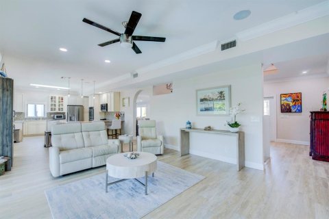 Casa en venta en Tierra Verde, Florida, 4 dormitorios, 315.87 m2 № 2290973 - foto 17
