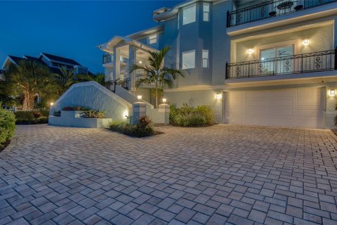 Casa en venta en Tierra Verde, Florida, 4 dormitorios, 315.87 m2 № 2290973 - foto 2