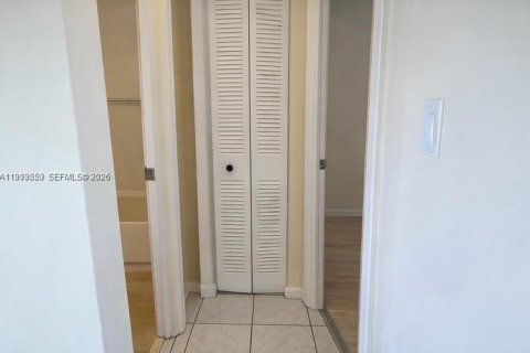 Купить кондоминиум в Санрайз, Флорида 2 спальни, 78.97м2, № 2066974 - фото 14