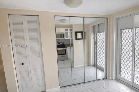 Купить кондоминиум в Санрайз, Флорида 2 спальни, 78.97м2, № 2066974 - фото 21
