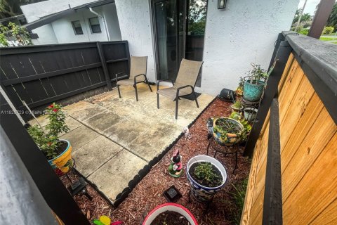 Townhouse in Royal Palm Beach, Florida 2 bedrooms, 110.65 sq.m. № 1800901 - photo 7