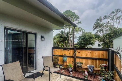 Townhouse in Royal Palm Beach, Florida 2 bedrooms, 110.65 sq.m. № 1800901 - photo 6